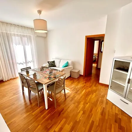 Trilo Michele, In Centro A Apartment Sirolo
